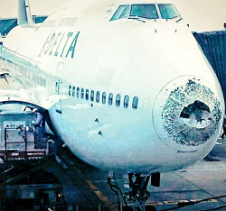 2015-06-17 Delta Boeing 747-400 Badly Damaged By Hail Over China » Jacdec