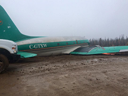 deline buffalo airways nwt damaged curtiss landing jacdec