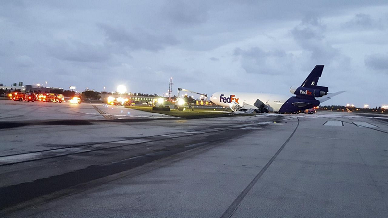 2016-10-28 FedEx MD-10F Gear Collapse And Fire On Landing Ft ...