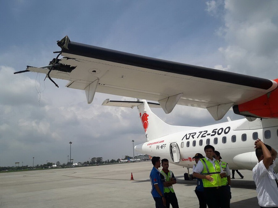 2017-08-03 Wings ATR-72 And Lion Air B737-900 In Runway Collision At ...